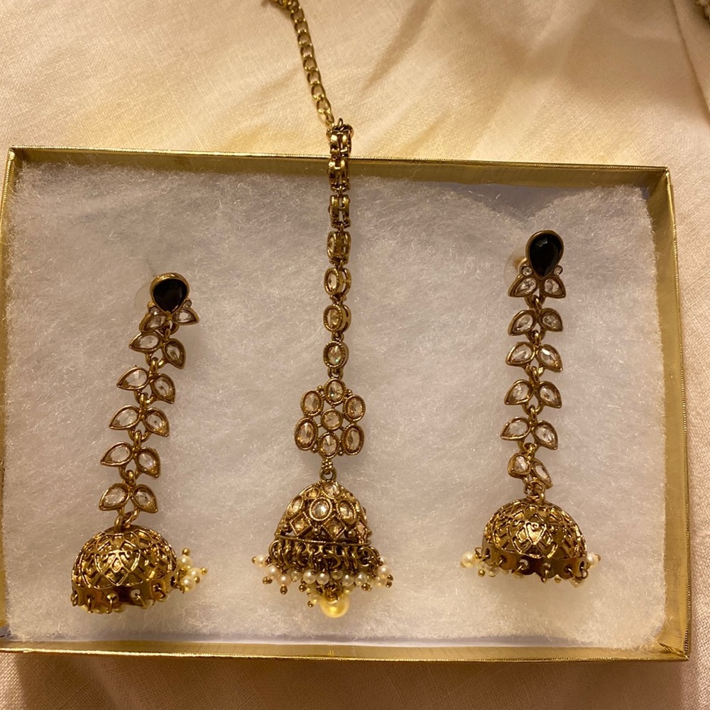 Tikka set with matching earrings